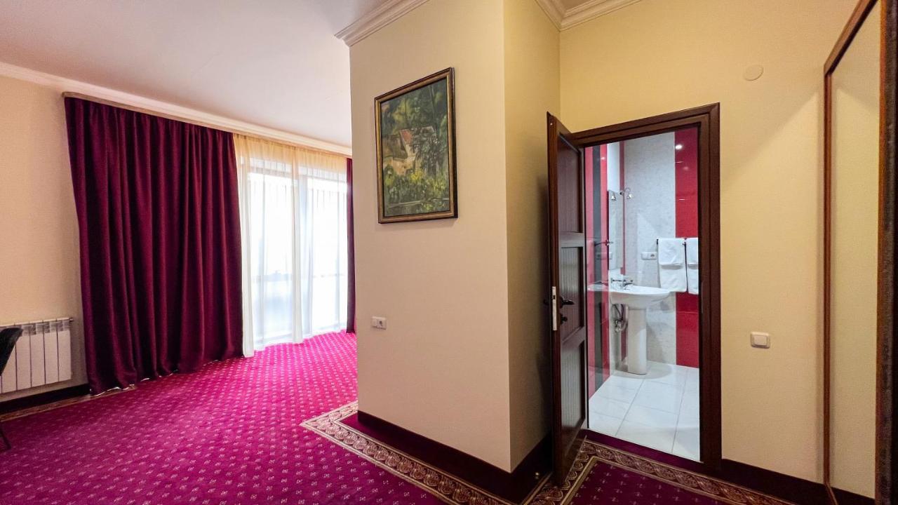 Olympavan Hotel Erévan Extérieur photo