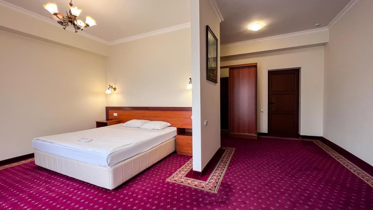 Olympavan Hotel Erévan Extérieur photo